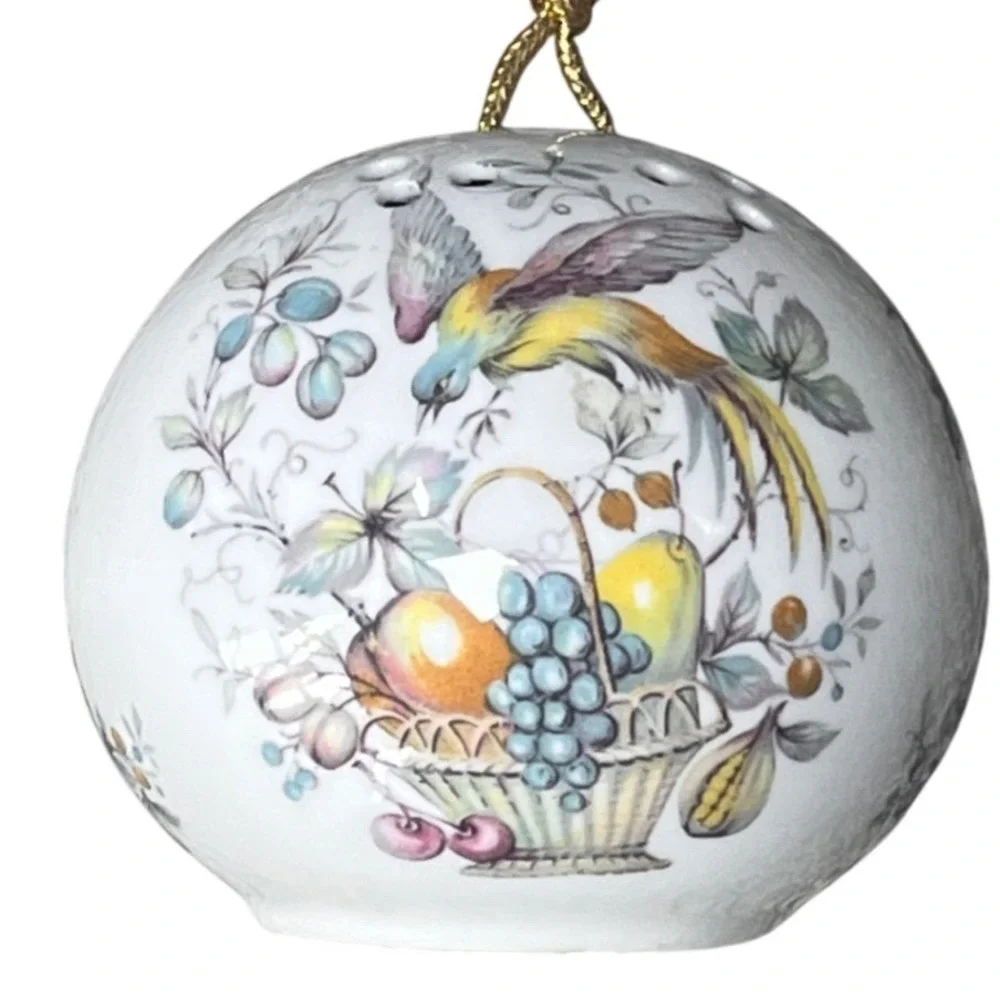 Staffordshire‎ Bone China Pomander Woods of Windsor White Bird Fruit Ornament